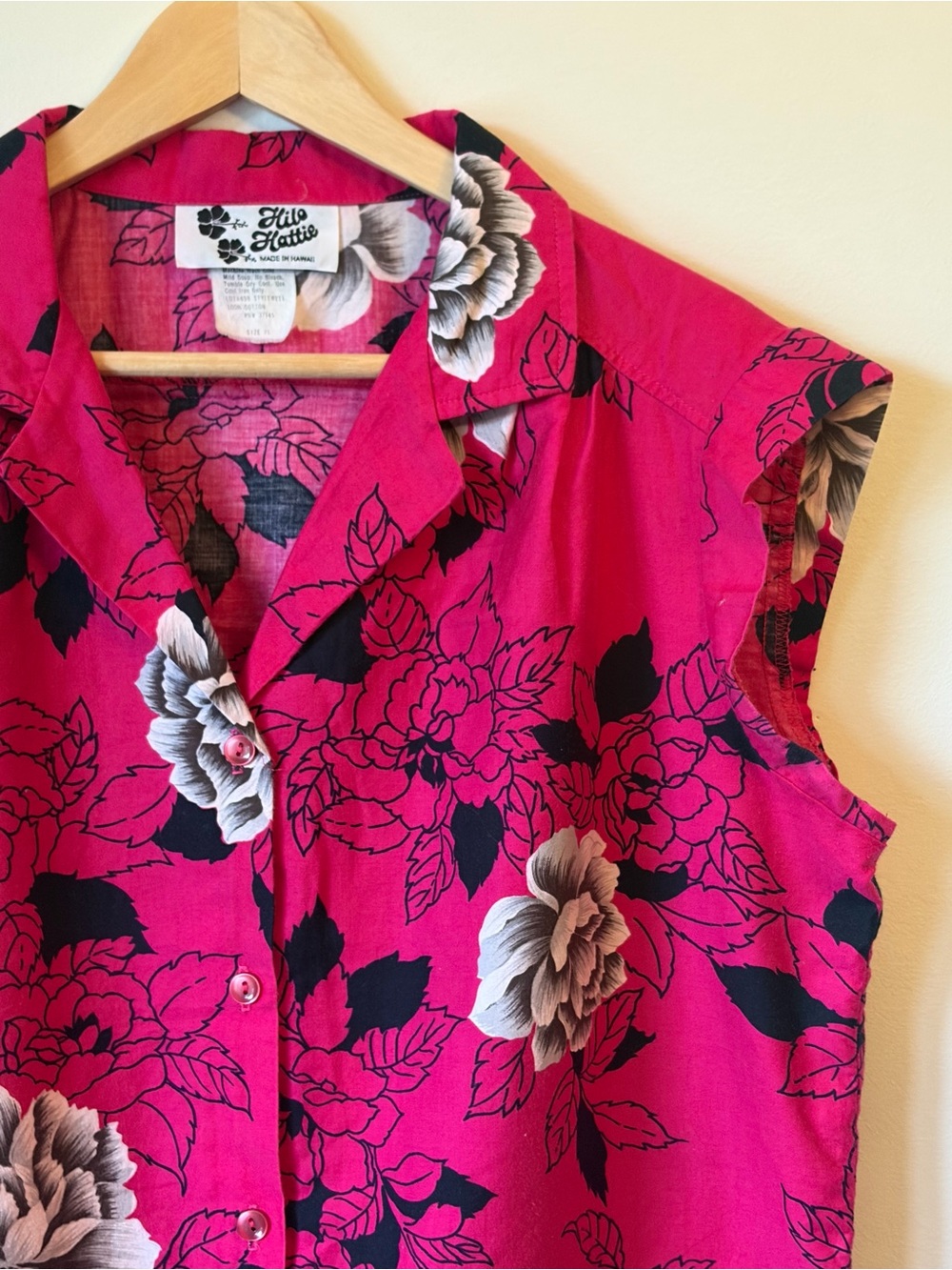 Vintage Hilo Hattie Hawaiian Floral Button-Down Sleeveless Blouse - size X - Picture 2 of 10